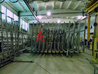 Загрузка и резка стекла