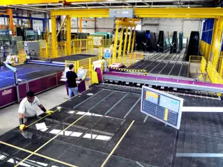 Загрузка и резка стекла